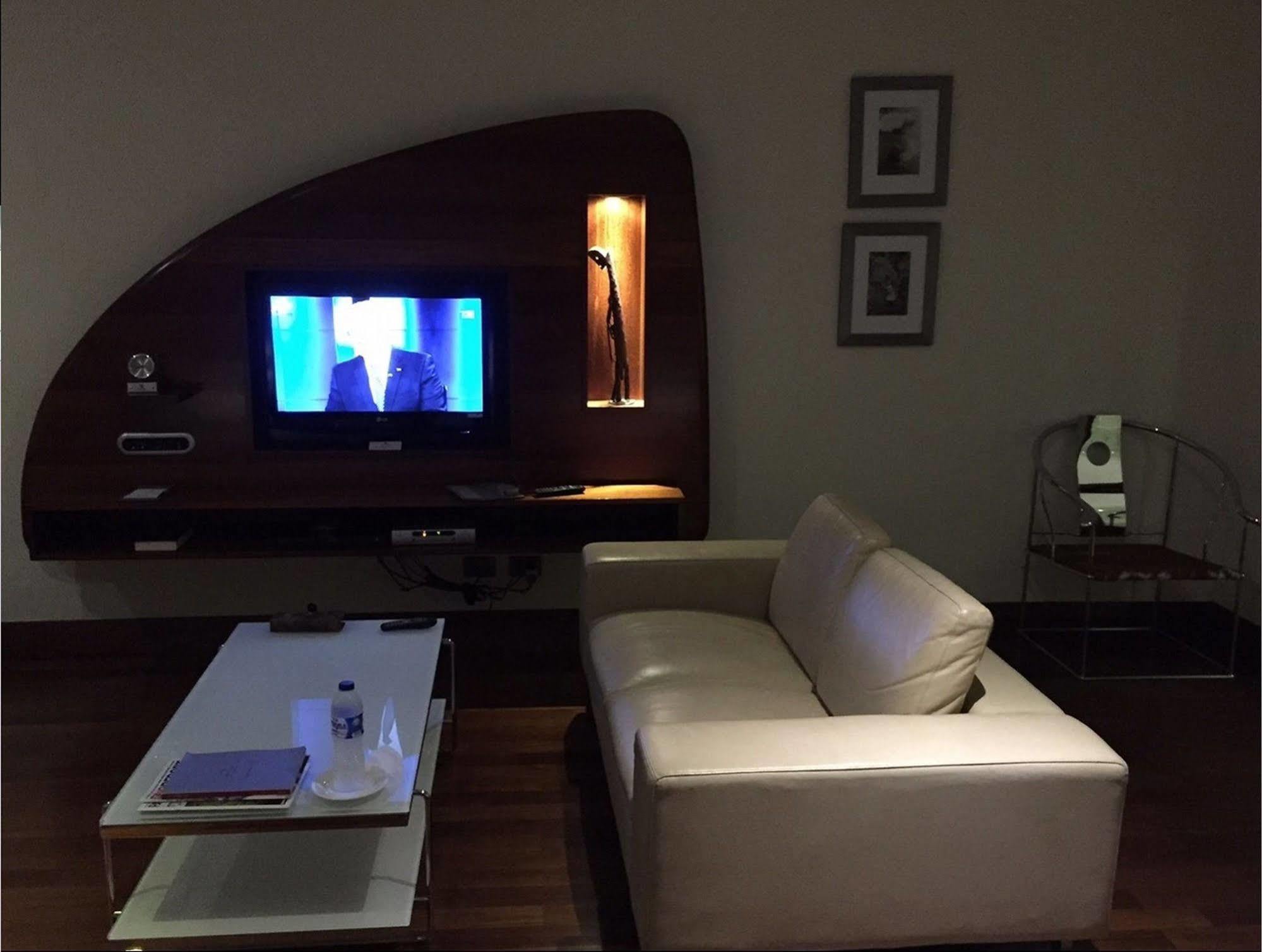 Airways Hotel Port Moresby Esterno foto